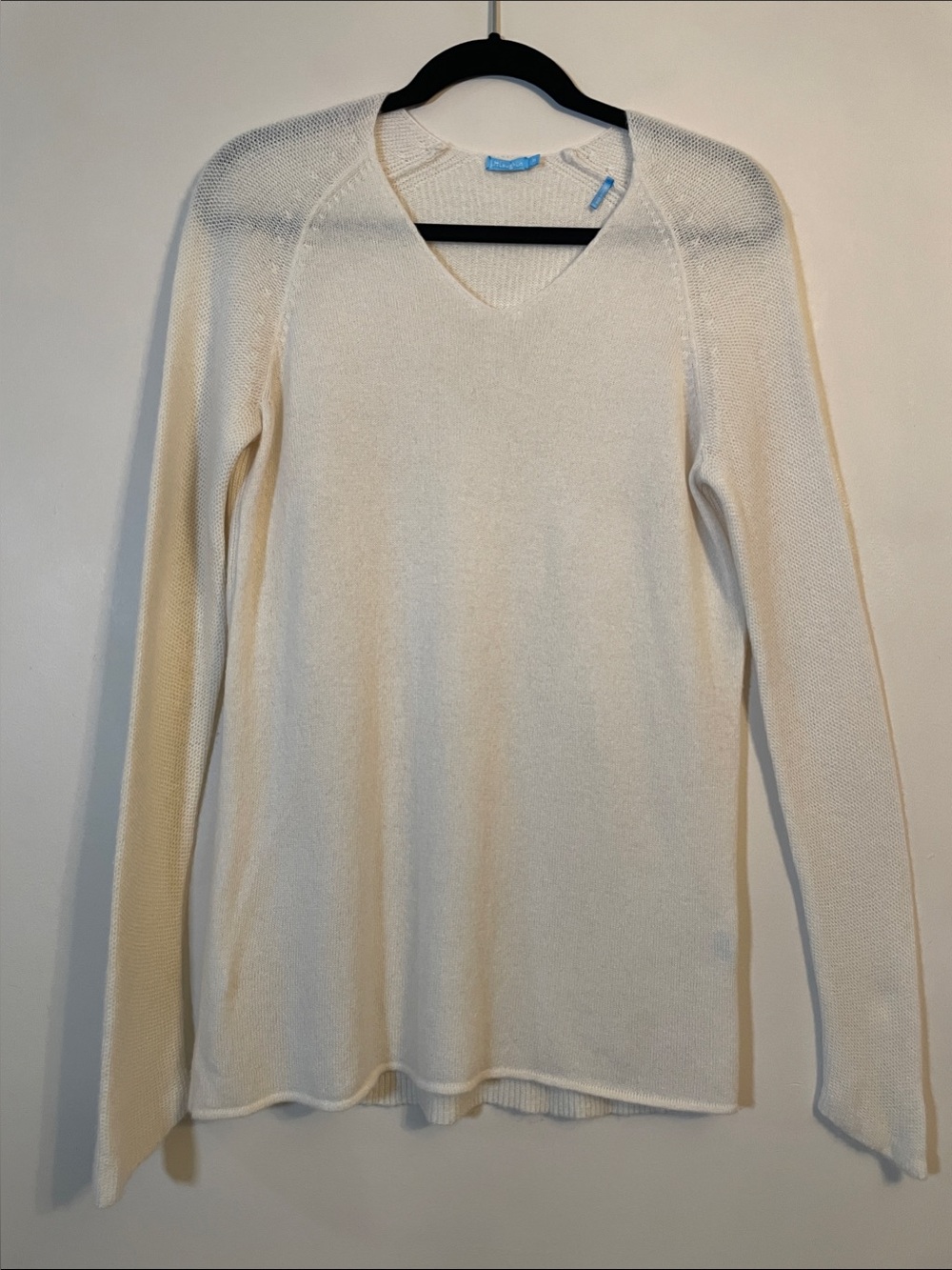 J. McLaughlin 100% Cashmere Ivory V-Neck Sweater Size M Lightweight Luxury Knit